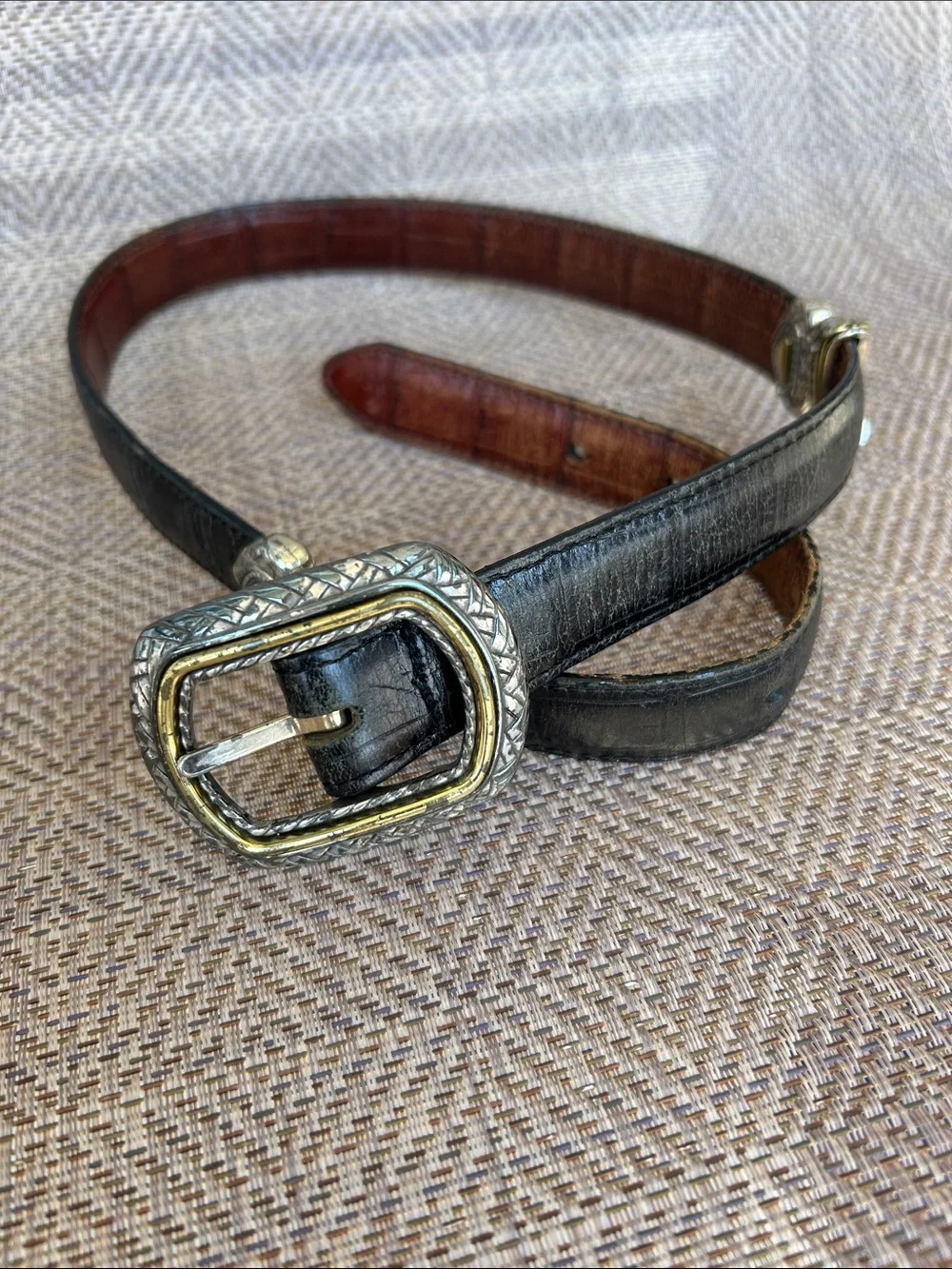 Women's Black Leather Belt with silver/gold accents. Interchangeable. Size 28 S